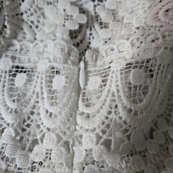 Lulus Pretty Floral Print Crochet Lace Romper NWT - Picture 5 of 6